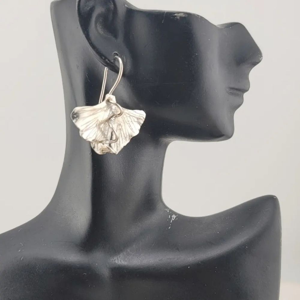 GORGEOUS GINKGO SUPIMA LEAF DANGLING HANDMADE EARRINGS IN STERLING SILVER METAL